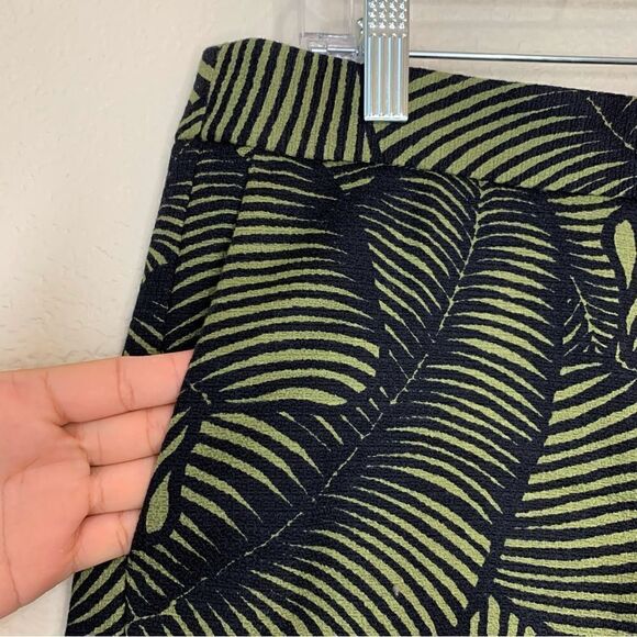 NWOT Ann Taylor Women’s Green Devin City Short - Picture 5 of 13